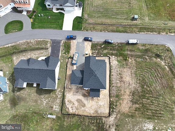 5th image of 8 Preakness Dr