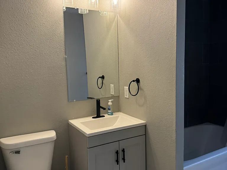 1025 Exchange St — Photo 12