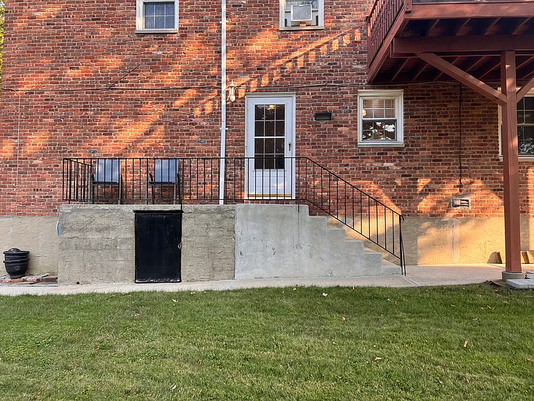 18-23 Clintonville St #1 — Photo 10