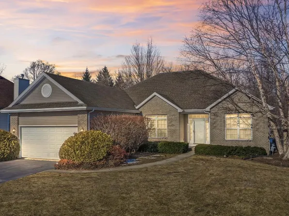 3724 Creekside Ct, Winthrop Harbor, IL 60096