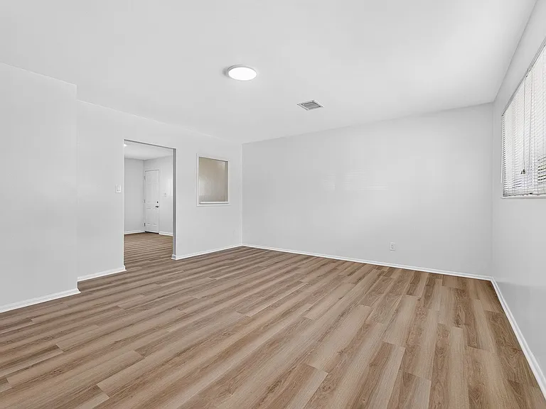 5168 Mapleridge Dr — Photo 7