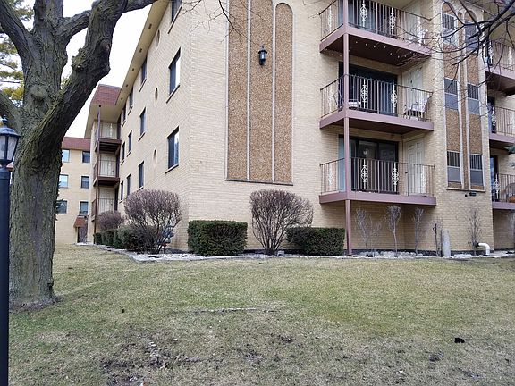 3rd image of 7100 W Cullom Ave Unit 119