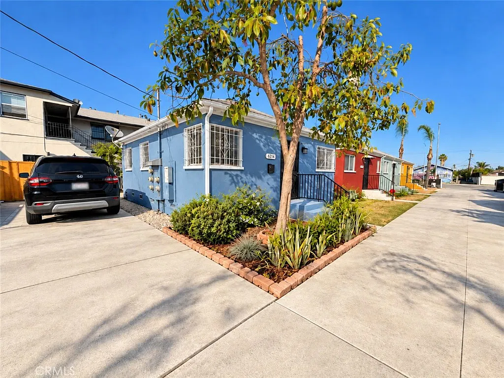 1 bed, 850 sqft, $2,000 — Photo 3