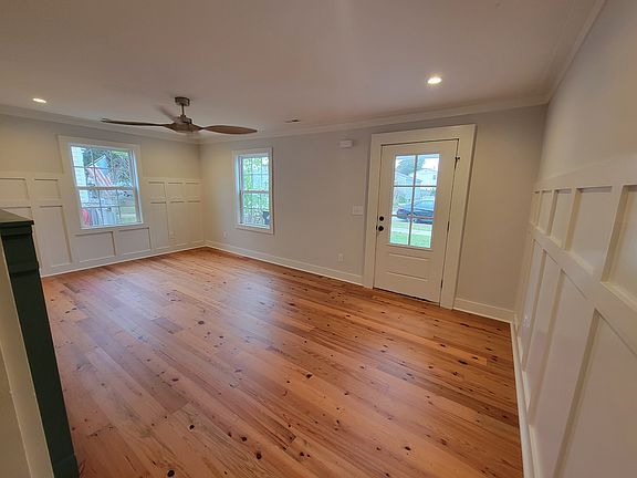 3rd image of 1607 Shepard St