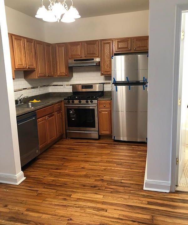 kitchen: stainless steel Stove with middle burner, New Fridg