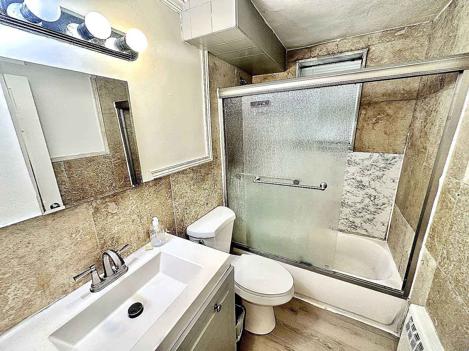2 bed, 582 sqft, $2,000 — Photo 4