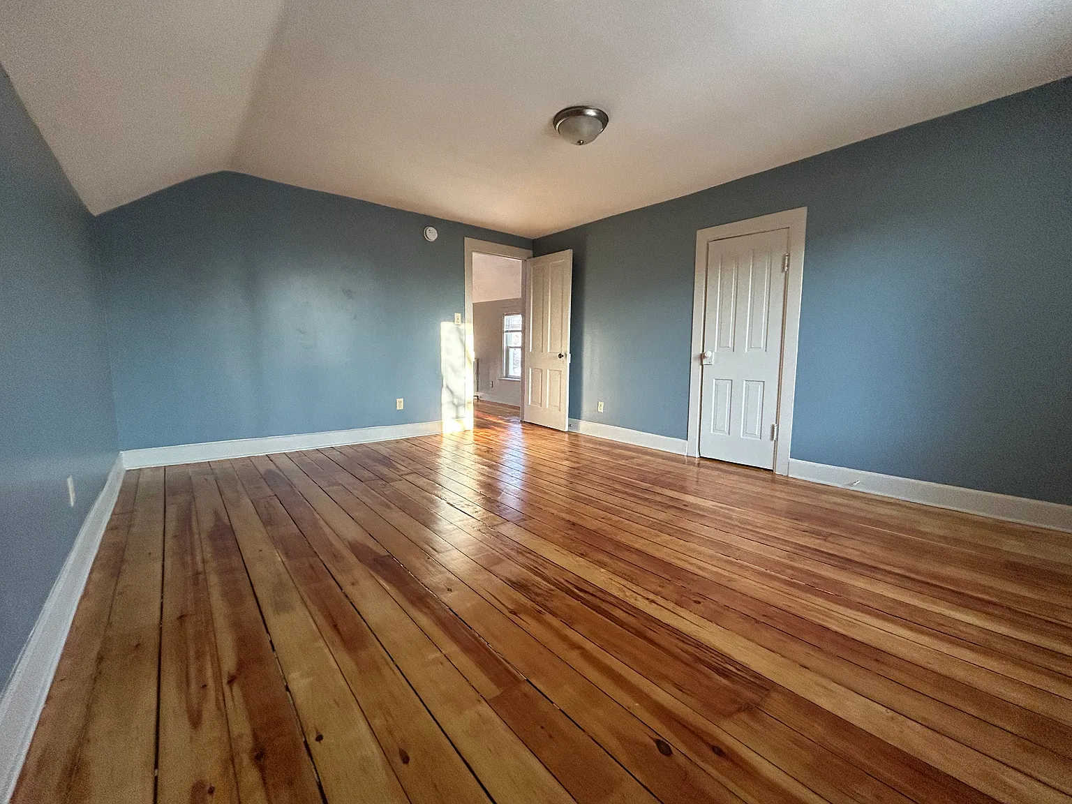 521 Bay St — Photo 1