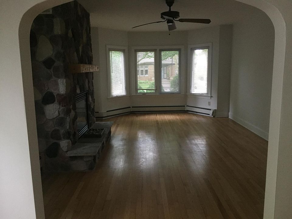 Living room with gas fireplace 