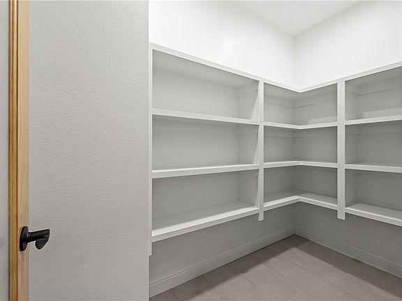 5th image of 4773 Farmhouse St