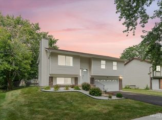 856 Summit Ln, Bolingbrook, IL 60440