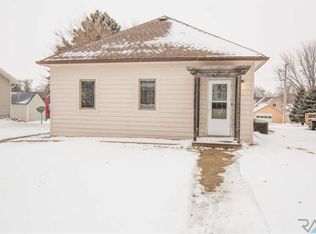 531 E 1st St, Parker, SD 57053