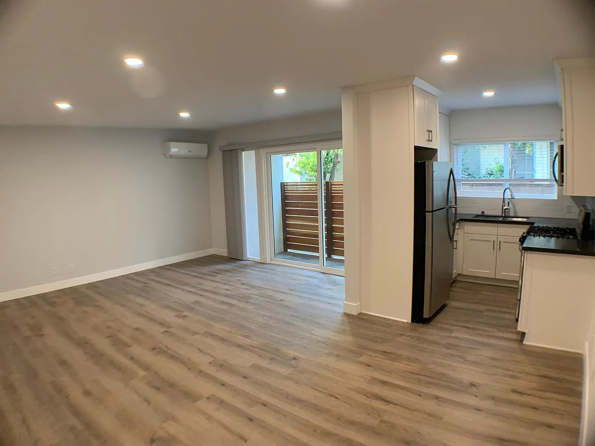 Building Photo - 1516 Colby Ave #5