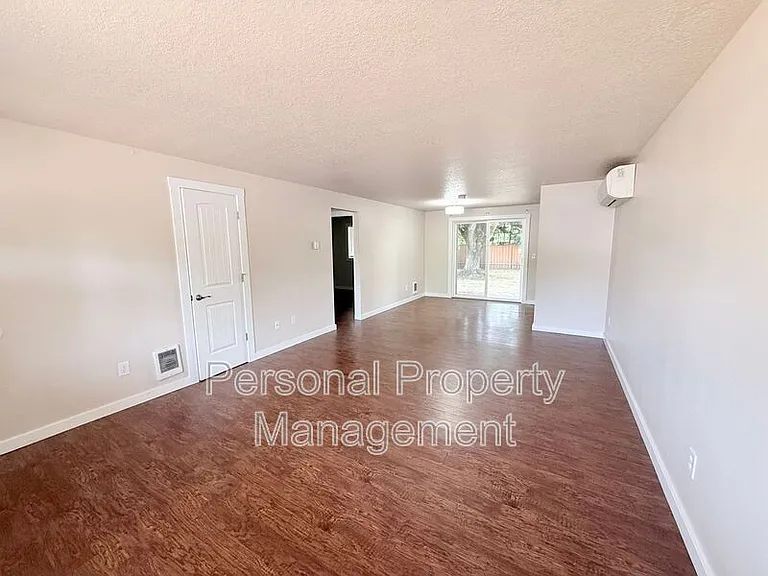 1803 SE Blairmont Dr — Photo 2