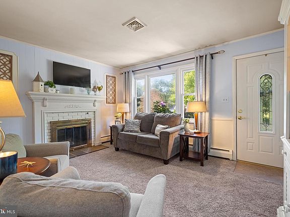 3rd image of 83 Pindale Dr