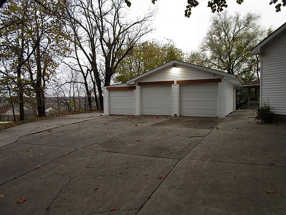 5th image of 6135 NW 70th Ave