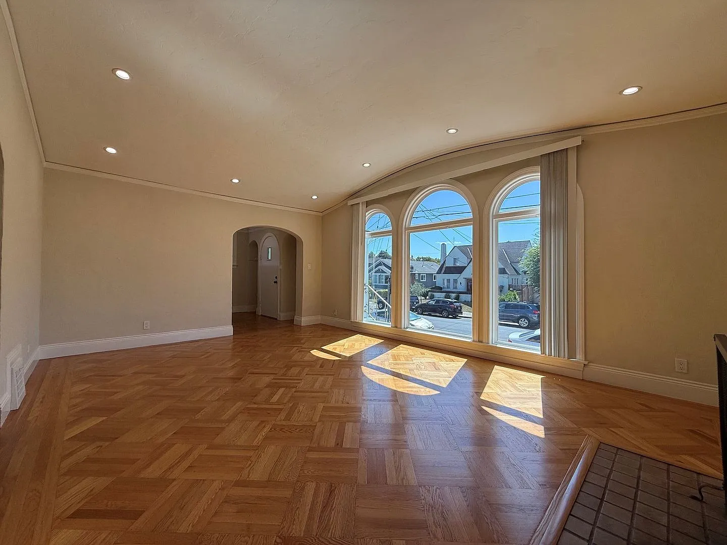 Bordered Burlingame — Photo 4