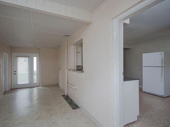 4th image of 3122 W Paxton Ave