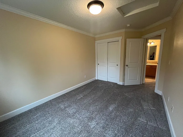 1242 SE Roberts Ave — Photo 11