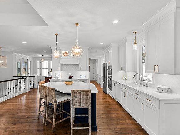 4th image of 7070 Highland Ct