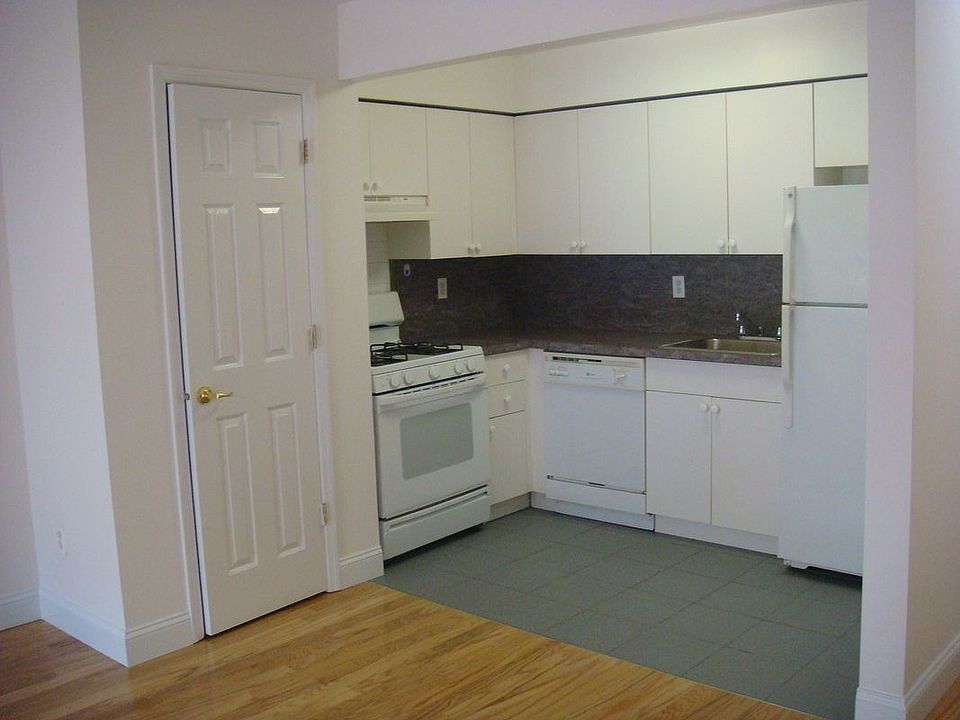 1st image of 2731 Crescent St APT 2F