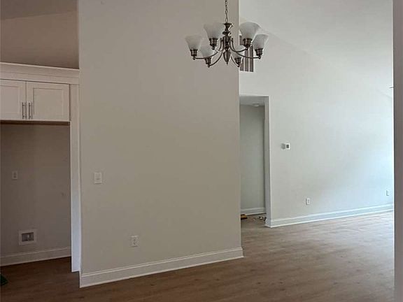 5th image of 106 Hawthorne Dr