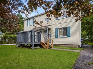 38 Pearl Harbor Cir, Bridgeport, CT 06610