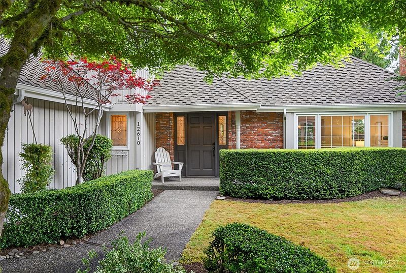 4th image of 12610 NE 68th Place