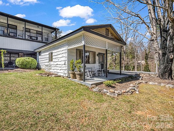 3rd image of 140 Old Mill Rd #214