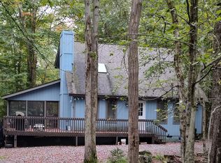 233 Farmers Ln, Pocono Lake, PA 18347
