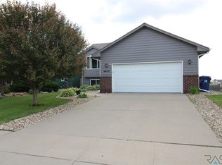 1309 E 67th St N, Sioux Falls, SD 57104