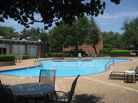 4th image of 558 E Avenue J. Apt D