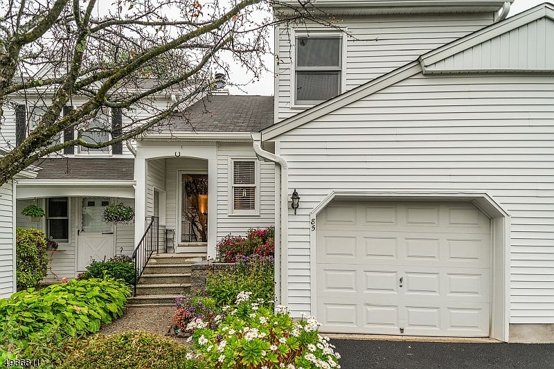 1st image of 85 Carriage Ln #85