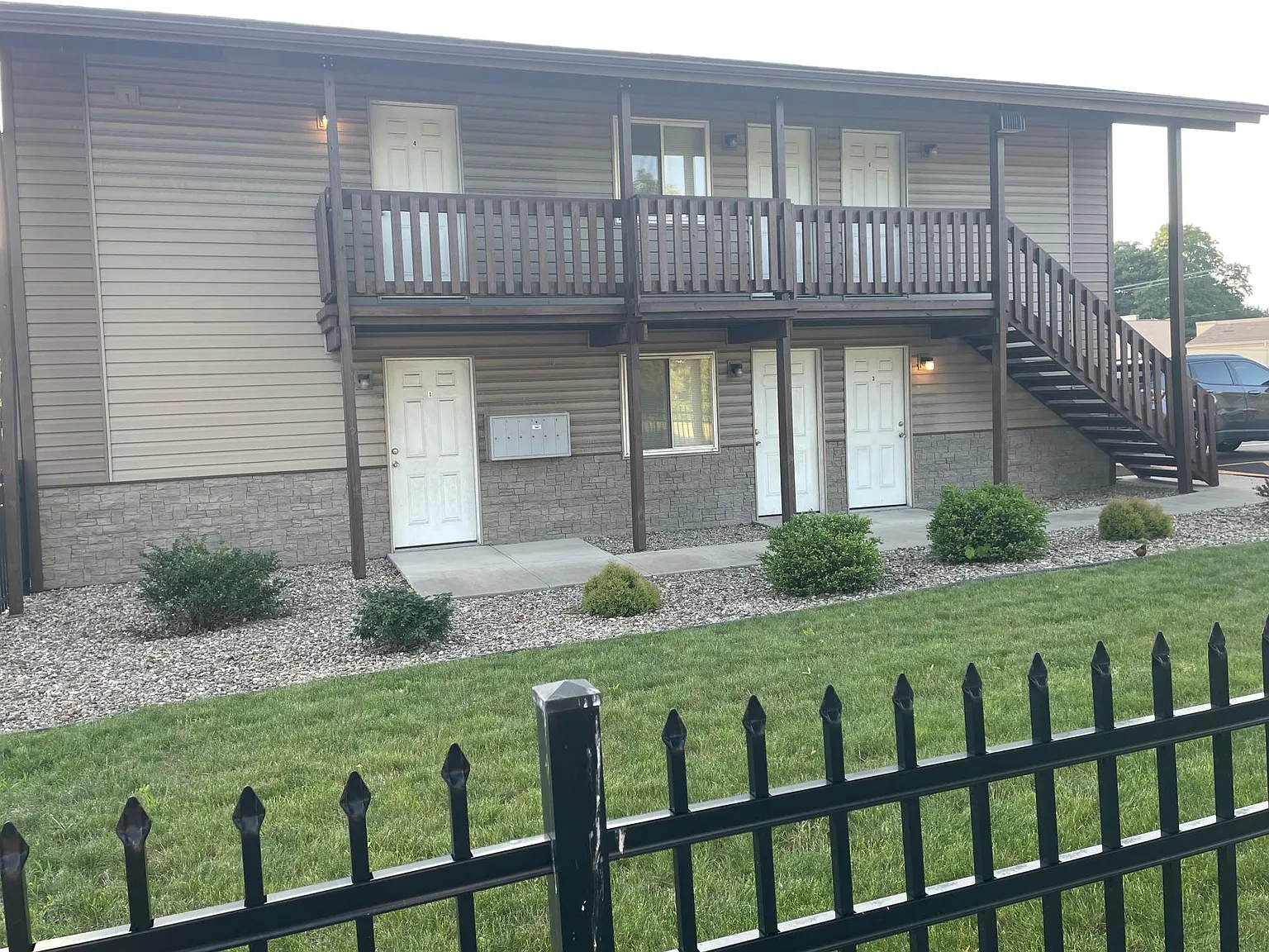 241 Perkins St — Photo 2
