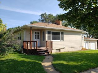 434 9th St W, Dickinson, ND 58601