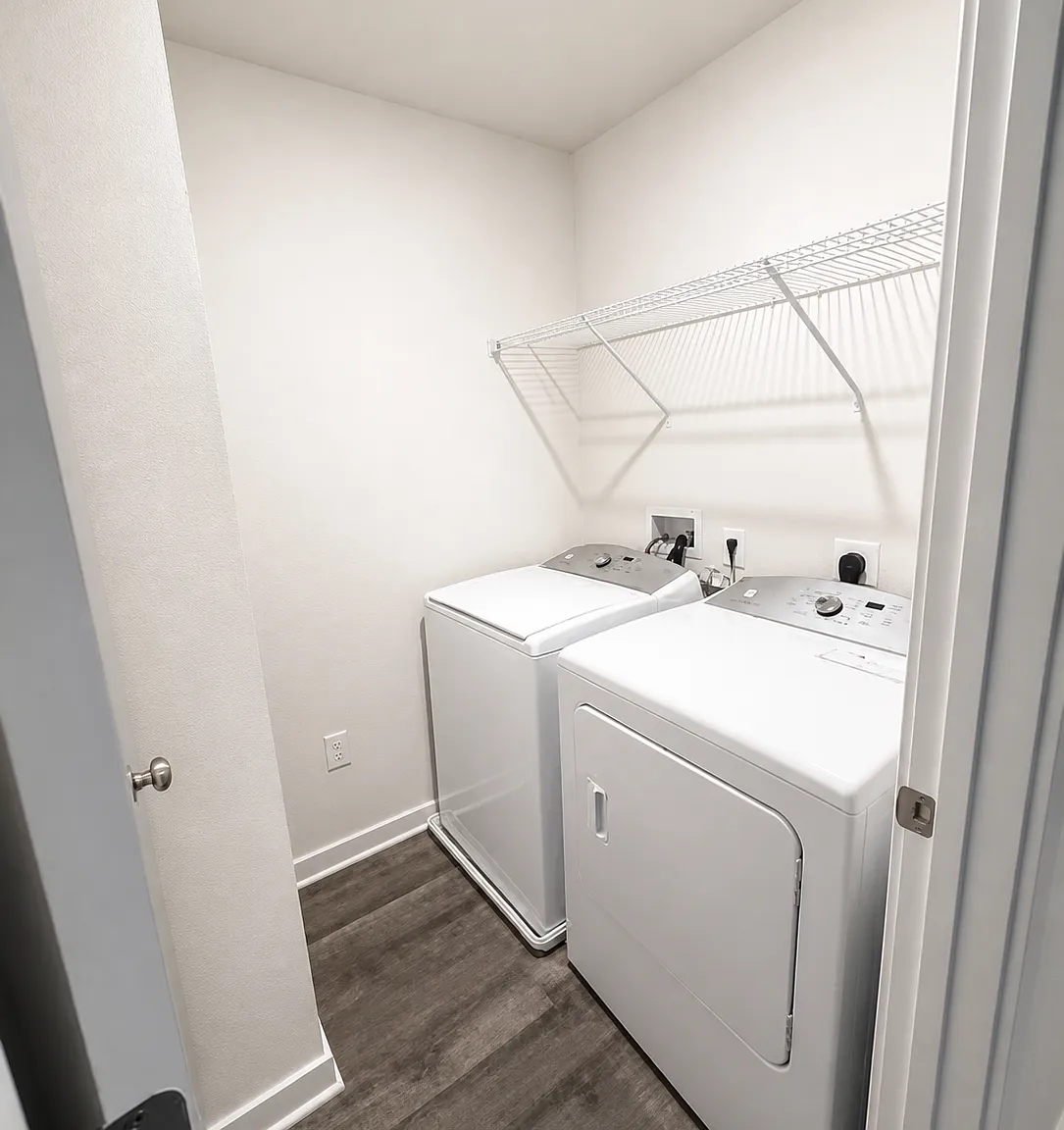 6 bed, 2914 sqft, $4,495 — Photo 3