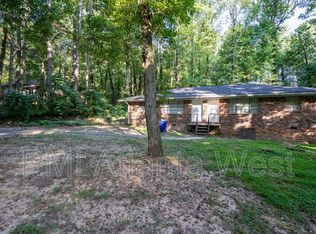 6480 Raymond Dr, Union City, GA 30291