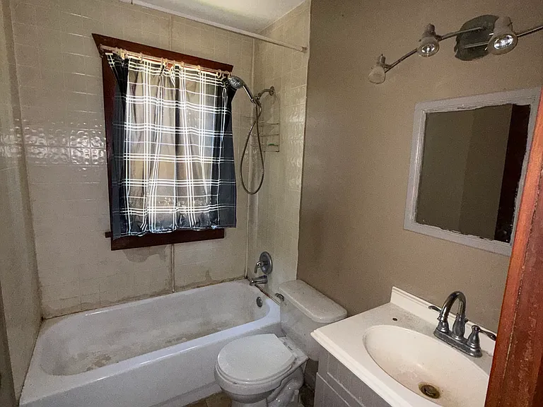 1454 N Walnut Grove Ave — Photo 8