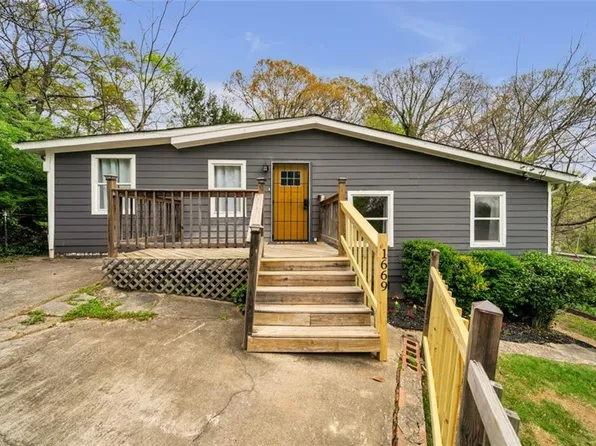 1669 Mary George Ave NW, Atlanta, GA 30318