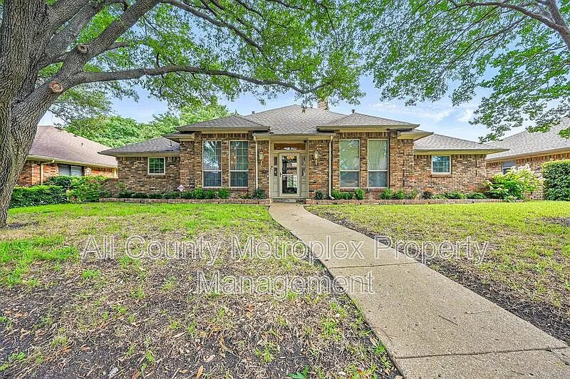 4 bed, 3.0 bath, 2680 sqft, $2,995 — Photo 1