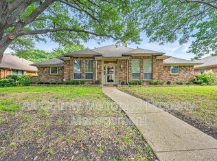 9719 Amberley Dr, Dallas, TX 75243