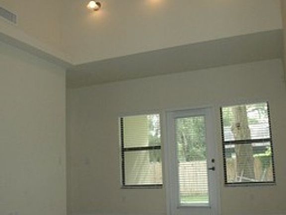 3rd image of 4205 SW 31st Dr APT 7