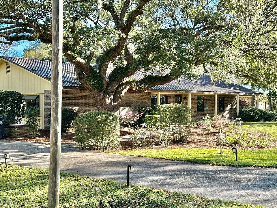 1st image of 444 Pitts Bayshore Dr