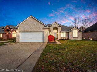 49088 Lehr Dr, Macomb, MI 48044