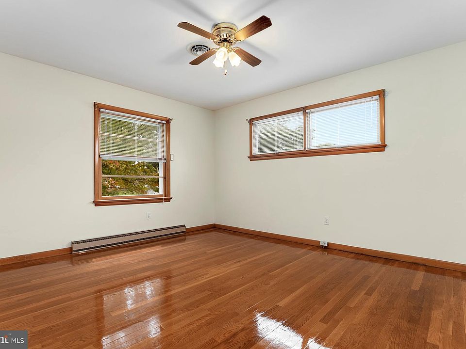 2nd image of 17930 Oak Ridge Dr