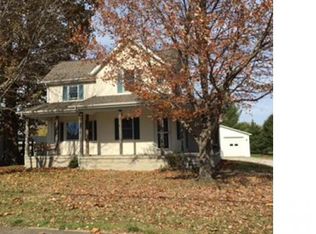 527 W Dean St, Virden, IL 62690