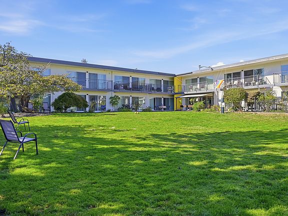 3rd image of 2760 Willamette St #110