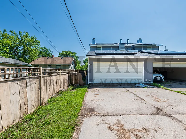 445 N Richmond Ave — Photo 5