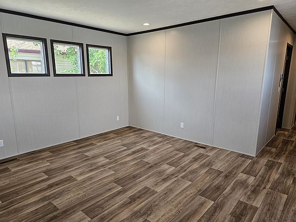 4th image of 2101 SW 38th St Lot 60