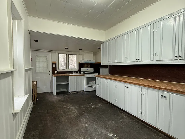933 Beatty St — Photo 7