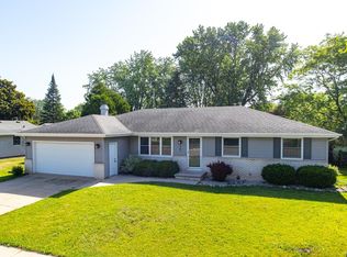 1206 Green Acres Ln, Neenah, WI 54956